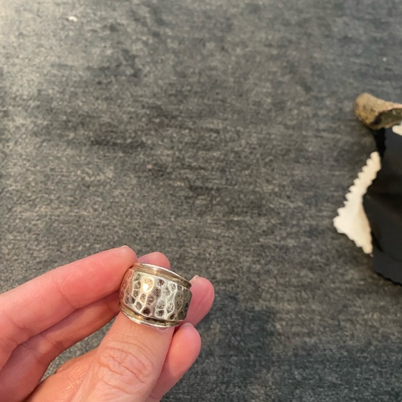 Silver ring - Picture 2 of 6